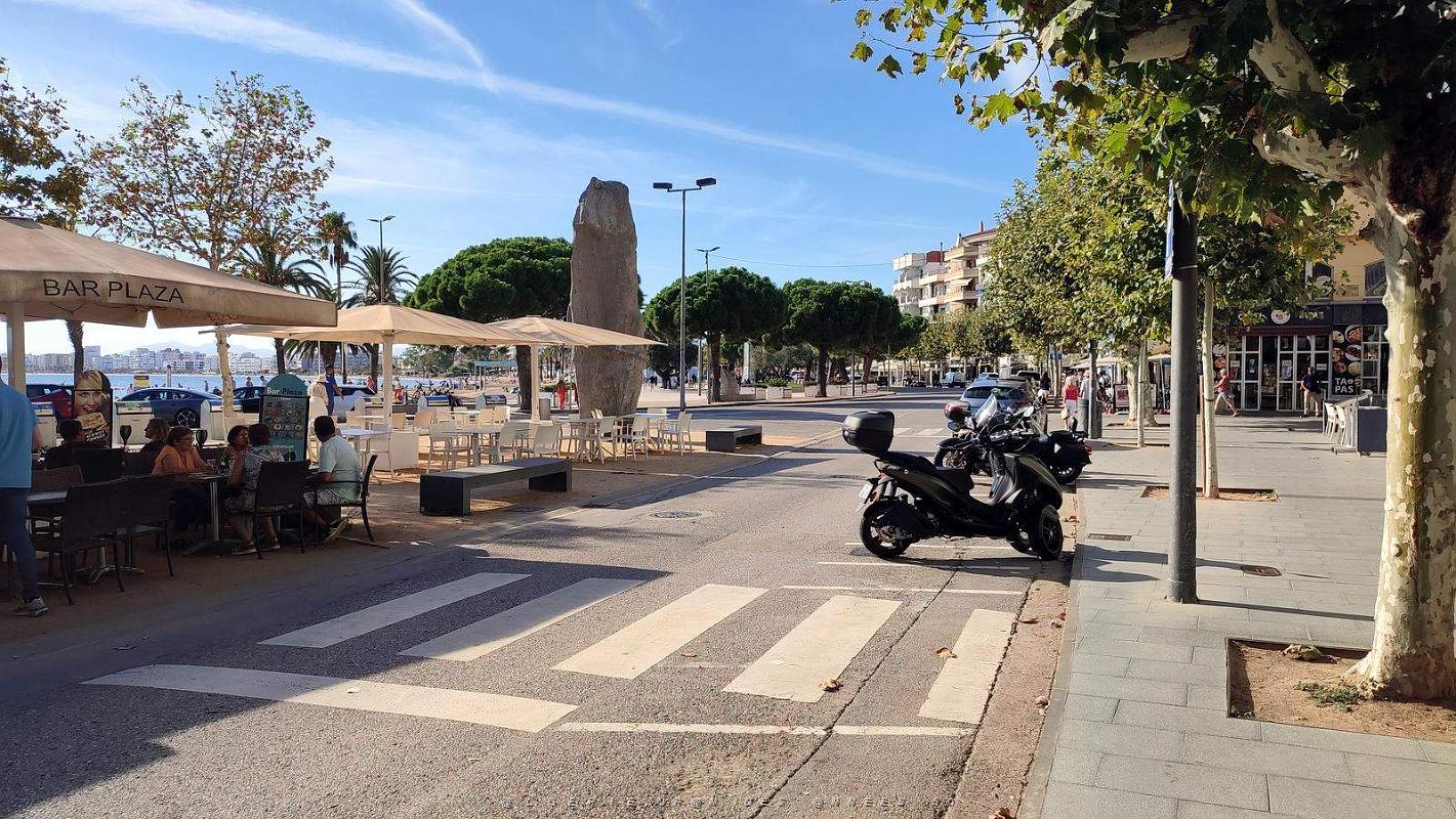 82 - Rosas - Paseo Maritime et Plage Nova.jpg